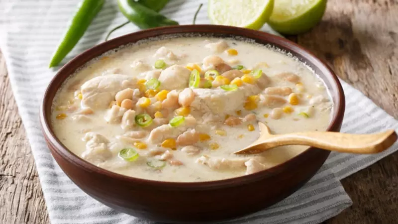 Sopa de Pollo con Maíz